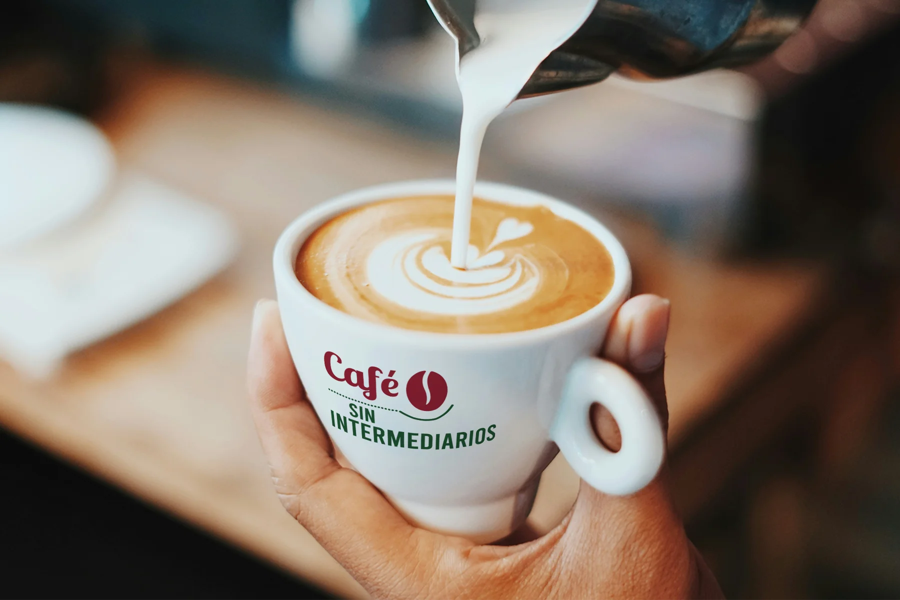 CAFÈ SENZA INTERMEDIARI |   Rosa |   Miscela di caffè India e Brasile |   Tostatura settimanale |   Imballaggio per la spedizione |   Alta intensità |   Solo caffè