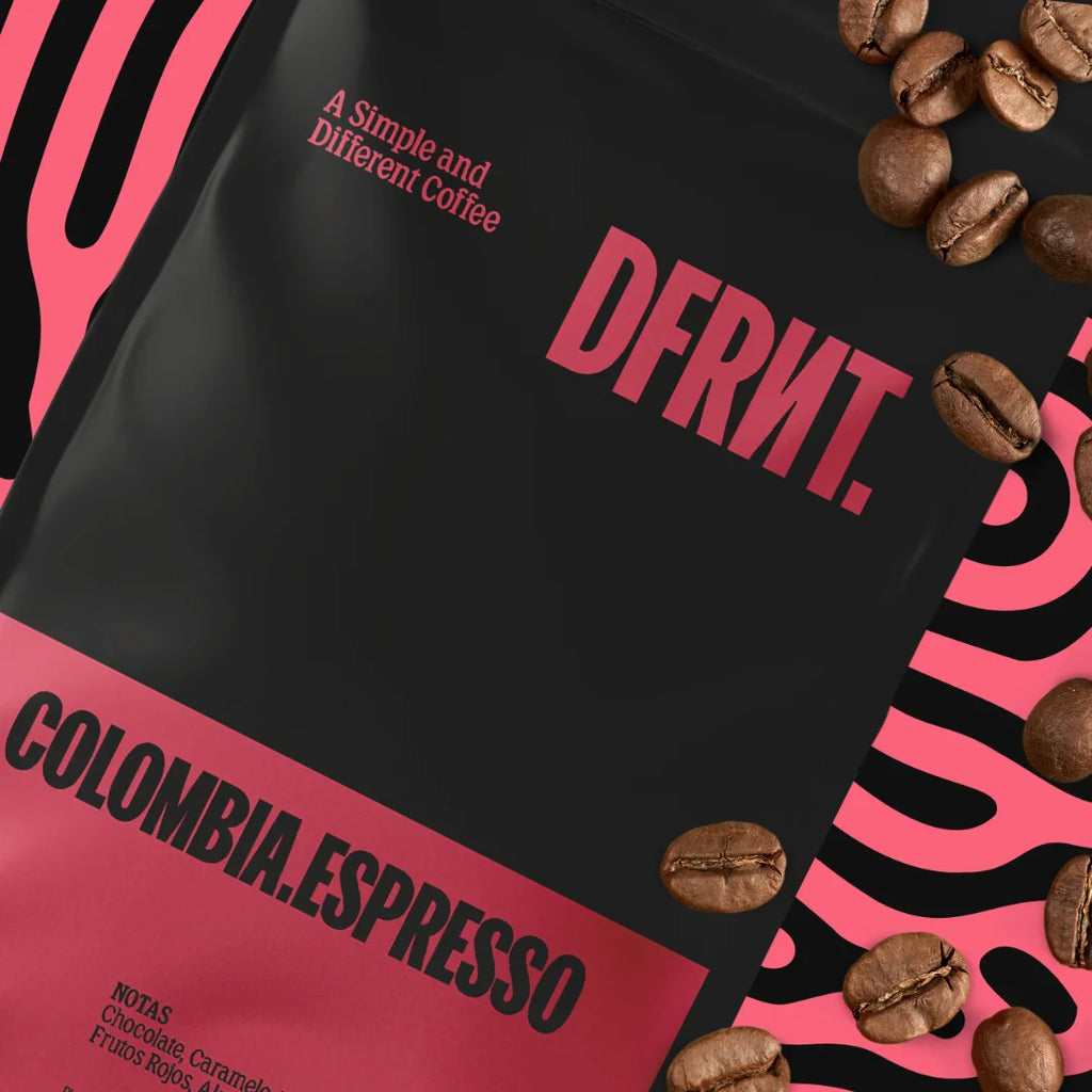 DFRNT. Colombia Pack 4 Espresso Speciality Sacchi di caffè Gift Jug Dfrnt Caffè in grani Specialità Caffè 86,75 punti SCA Colombia Preparazione Espresso Ideale Torrefazione in Spagna Confezione 1kg