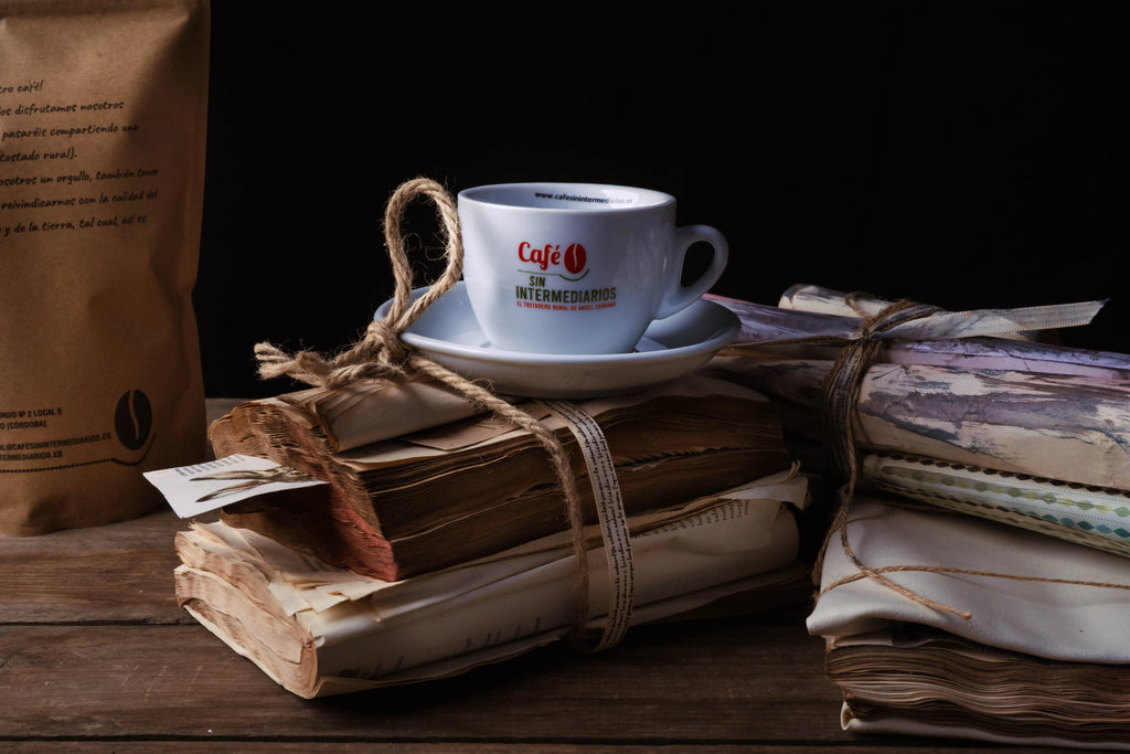 CAFÈ SENZA INTERMEDIARI |   Rosa |   Miscela di caffè India e Brasile |   Tostatura settimanale |   Imballaggio per la spedizione |   Alta intensità |   Solo caffè